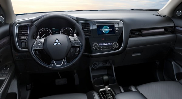 Mitsubishi Outlander 2017 chi tiết về nội thất