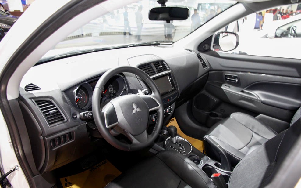xe Mitsubishi Outlander 5 chỗ nội thất sang trọng