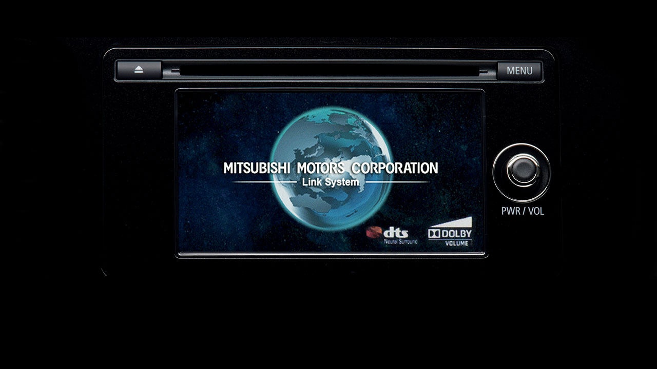 Mitsubishi outlander 2 cầu 7 chỗ 2.4 cvt có đầu đĩa CD và màn hình cảm ứng