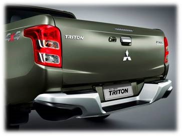 Mitsubishi Triton MIVEC 2 cầu đuôi xe thoai thoải