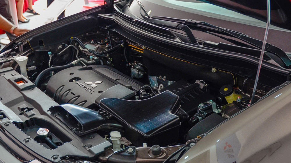 mitsubishi outlander 2018 động cơ MIVEC tiết kiệm nhiên liệu